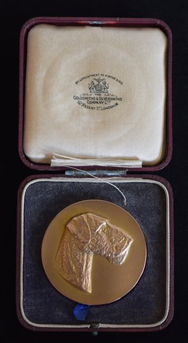 Lot 19 - 9ct gold National Airedale Terrier Association medal.