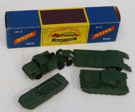 Lot 88 - Matchbox Major Pack M-3 tank transporter and Centurion Mark III tank complete with box and D.U.K.W. Amphirian vehicle.
