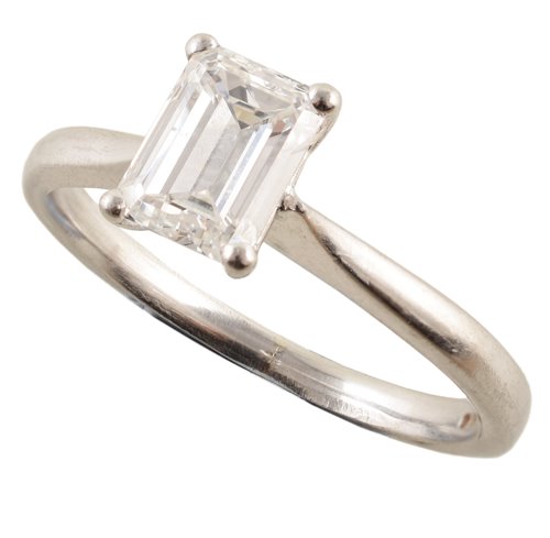 Lot 157 - A platinum diamond solitaire ring