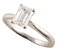 Lot 157 - A platinum diamond solitaire ring