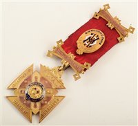 Lot 207 - 9ct gold and enamelled RAOB medallion