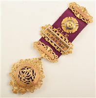 Lot 214 - Boxed 9ct gold RAOB medallion