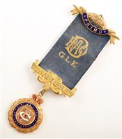 Lot 230 - Small boxed 9ct gold and enamelled RAOB medallion, round design with wreath border, lodge No. 1770 dated 1922.