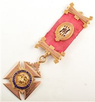 Lot 246 - Boxed 9ct gold and enamelled RAOB medallion