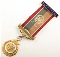 Lot 269 - Small 9ct gold and enamelled RAOB medallion