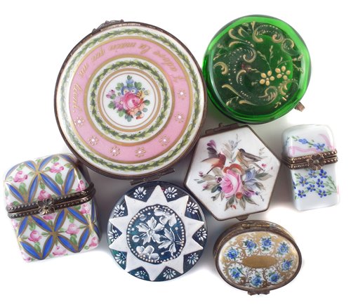 Lot 51 - Five French porcelain boxes