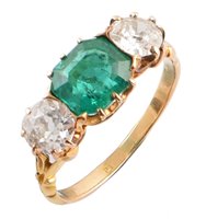 Lot 81 - Early 20th century emerald and diamond 3-stone 18ct yellow gold ring