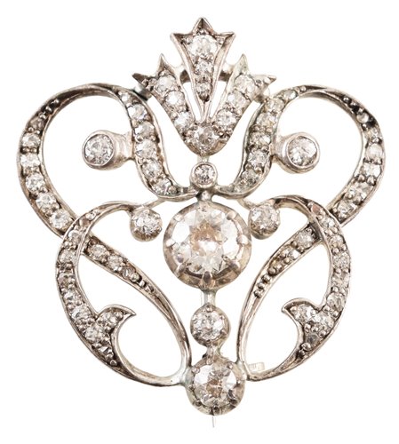 Lot 39 - Circa 1900 diamond garland brooch