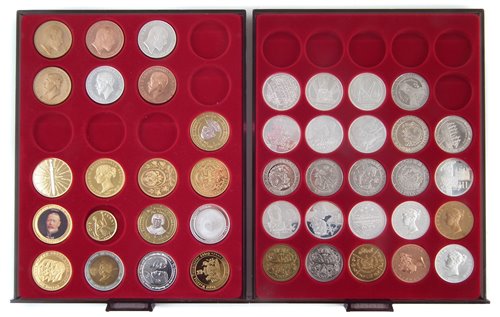 Lot 12 - Two trays of modern collectable and reproduction coins.