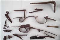 Lot 279 - Collection of locks, hammers, and other gun parts