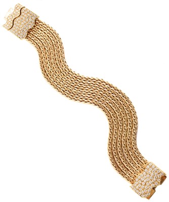 Lot 27 - Yellow gold bracelet with diamond clasp