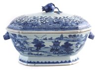 Lot 268 - Chinese export porcelain lidded tureen and cover