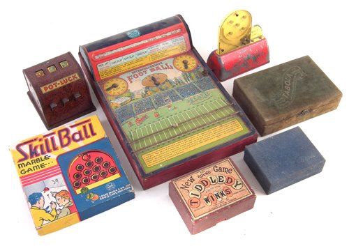 Lot 62 - Collection of vintage toys and games