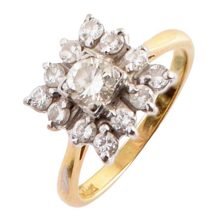 Lot 79 - Diamond square cluster 18ct gold ring