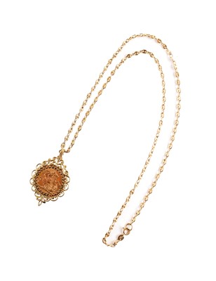 Lot 61 - George V full sovereign gold coin pendant and chain