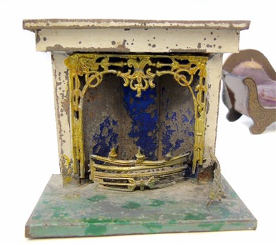 Lot 192 - Early 19th century dolls house.