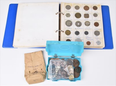 Lot 18 - Collection of 20th century coinage to include an album and commemorative issues.