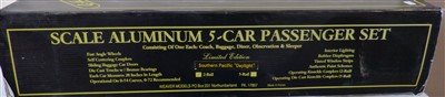 Lot 169 - Boxed Weaver Models reading crusader aluminium 5 car passenger set, Southern Pacific "Daylight", Gold Edition