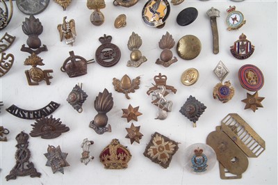 Lot 211 - Collection of mixed militaria