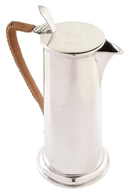 Lot 49 - Edwardian silver hot water jug by Goldsmiths & Silversmiths