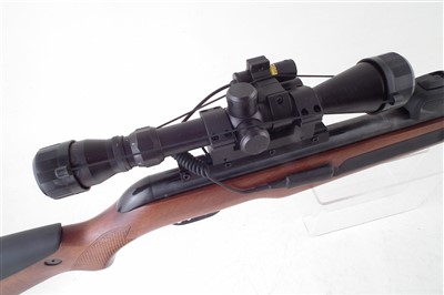 Lot 102 - Gamo Maxxim Elite .177 air rifle with scope and box.