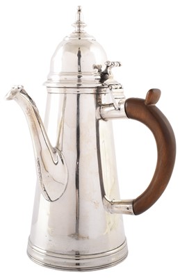 Lot 1 - An Edwardian silver hot water jug