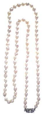 Lot 105 - A cultured pearl necklace
