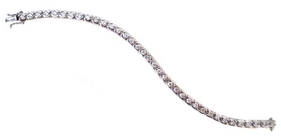 Lot 73 - A diamond tennis bracelet