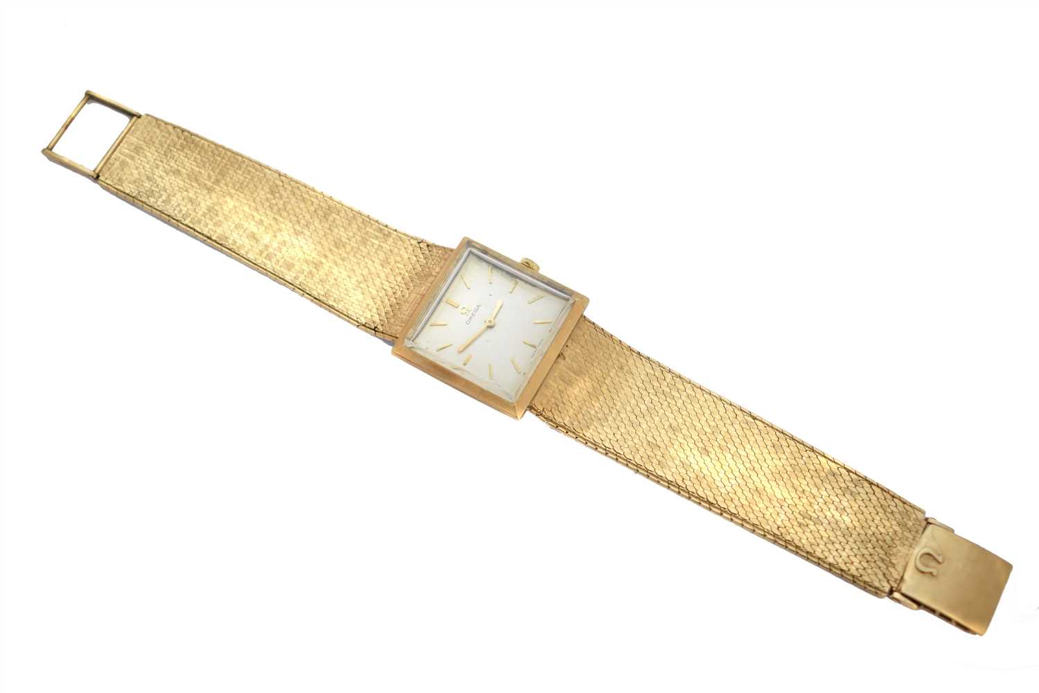 Lot 367 - A 1960s 9ct gold ladies Omega wristwatch