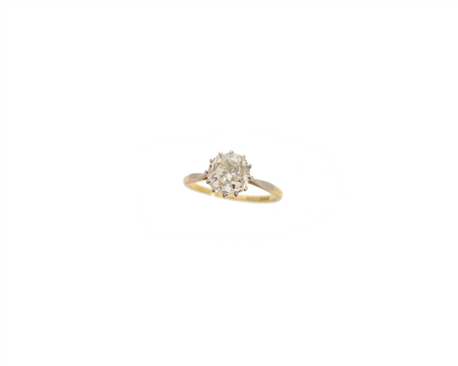 Lot 237 - A diamond solitaire ring