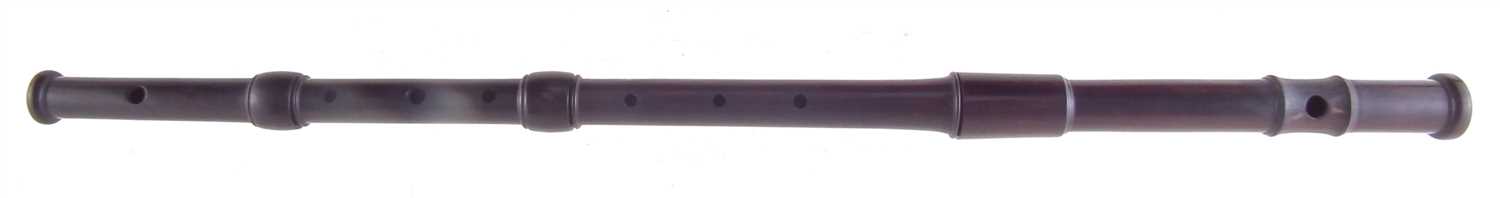 Lot 21 - Wood flute in case