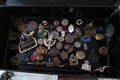 Lot 345 - Collection of WWII Home Front and Military badges buttons and related items