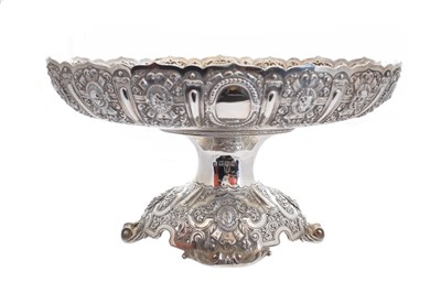 Lot 25 - An early 20th Century silver tazza
