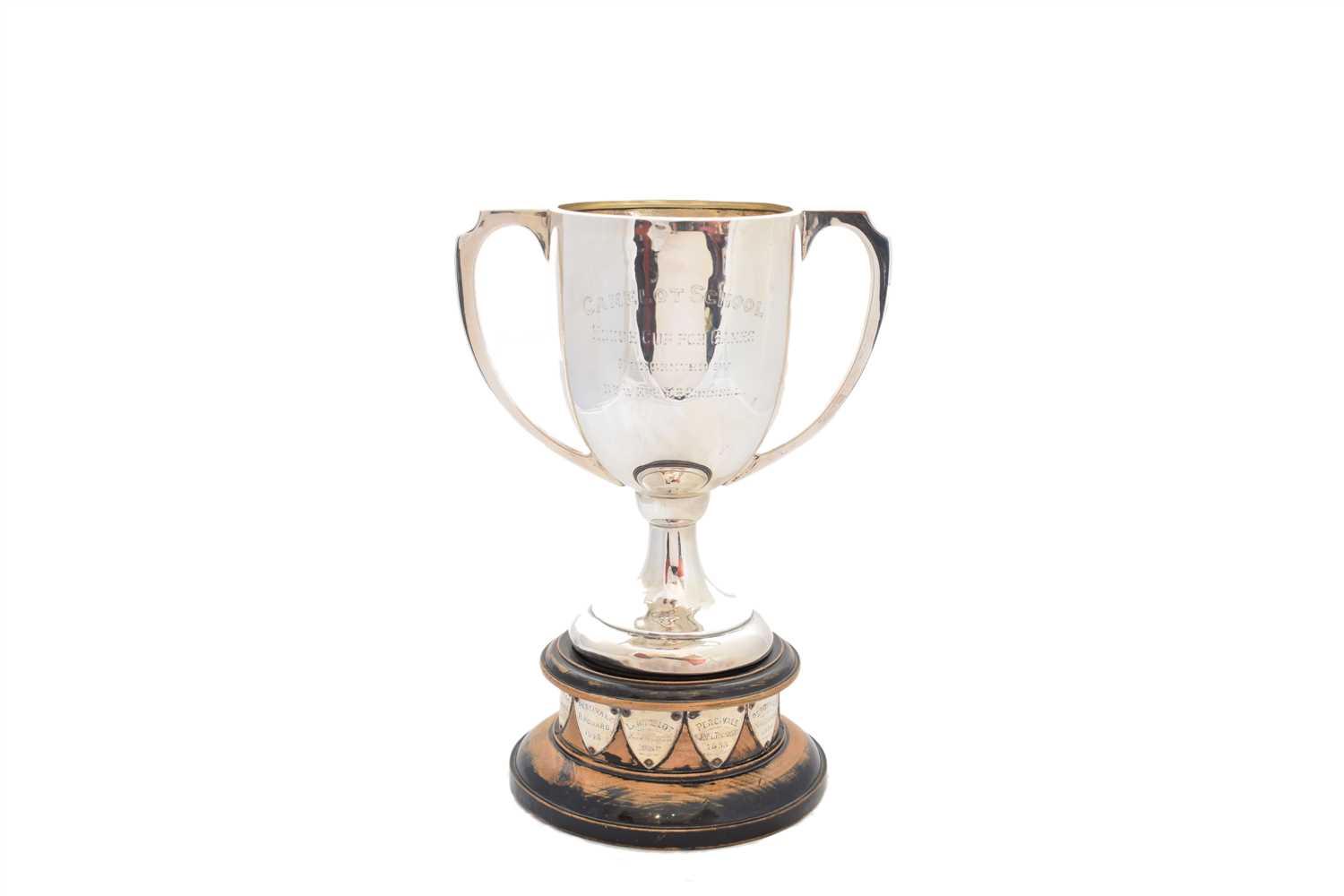 Lot 30 - A Walker & Hall silver trophy