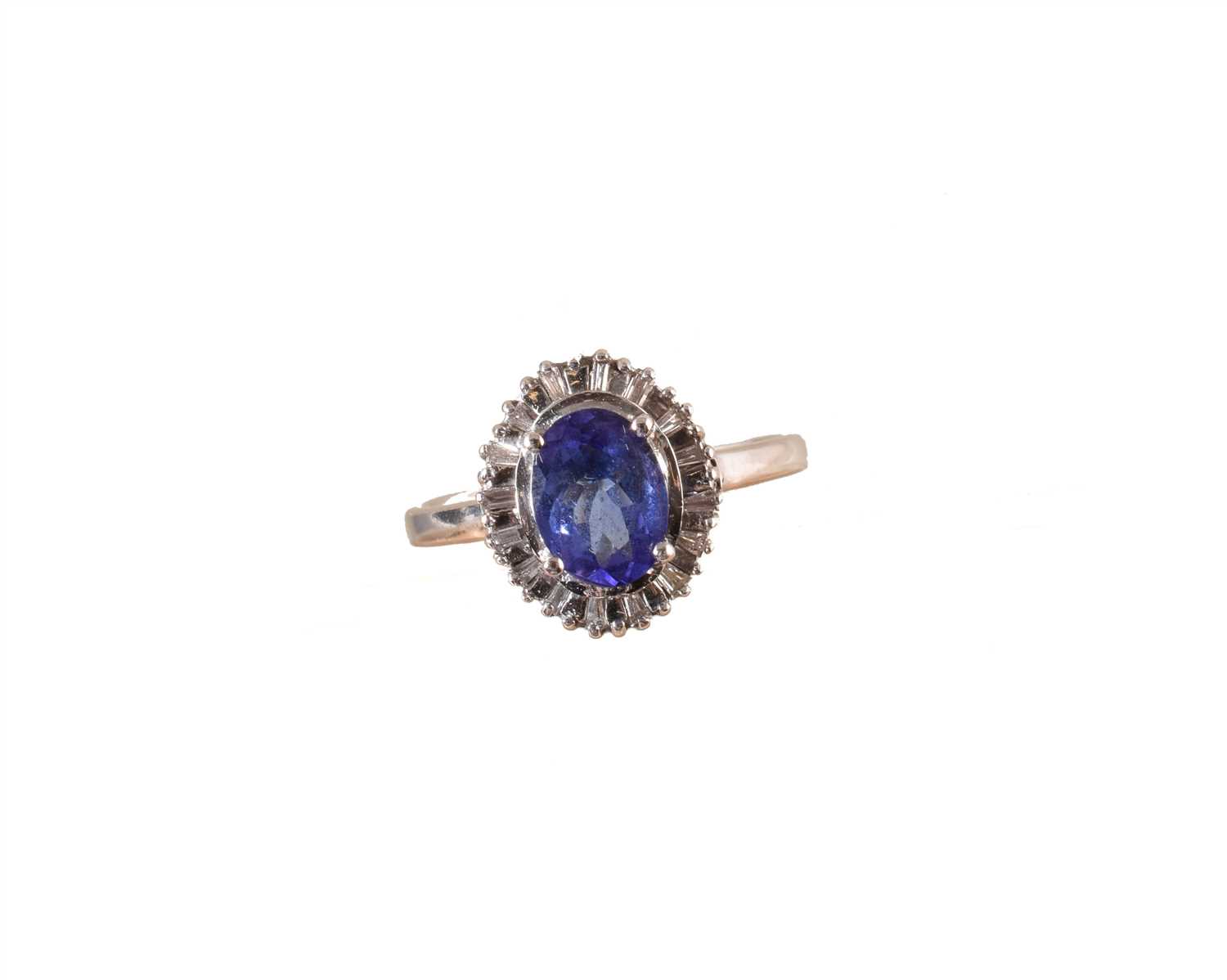 Lot 225 - An 18ct gold tanzanite and diamond cluster ring