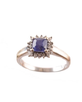Lot 222 - A tanzanite and diamond cluster ring