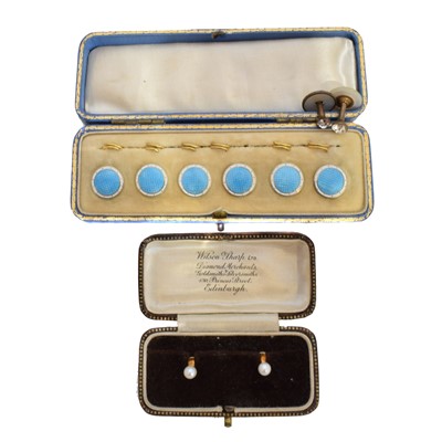Lot 101 - A selection of early 20th Century dress studs
