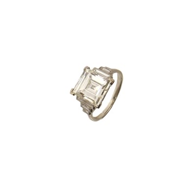 Lot 195 - An impressive 18ct gold diamond single stone ring