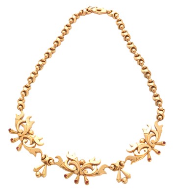 Lot 141 - An 18ct gold red paste necklace