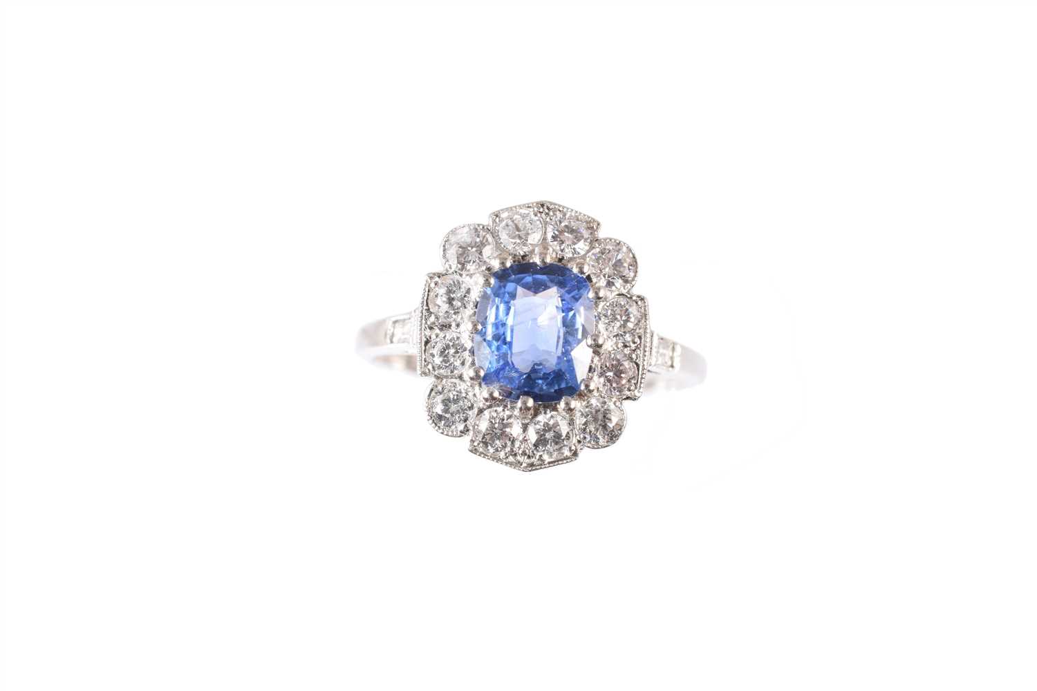 Lot 208 - A sapphire and diamond cluster ring