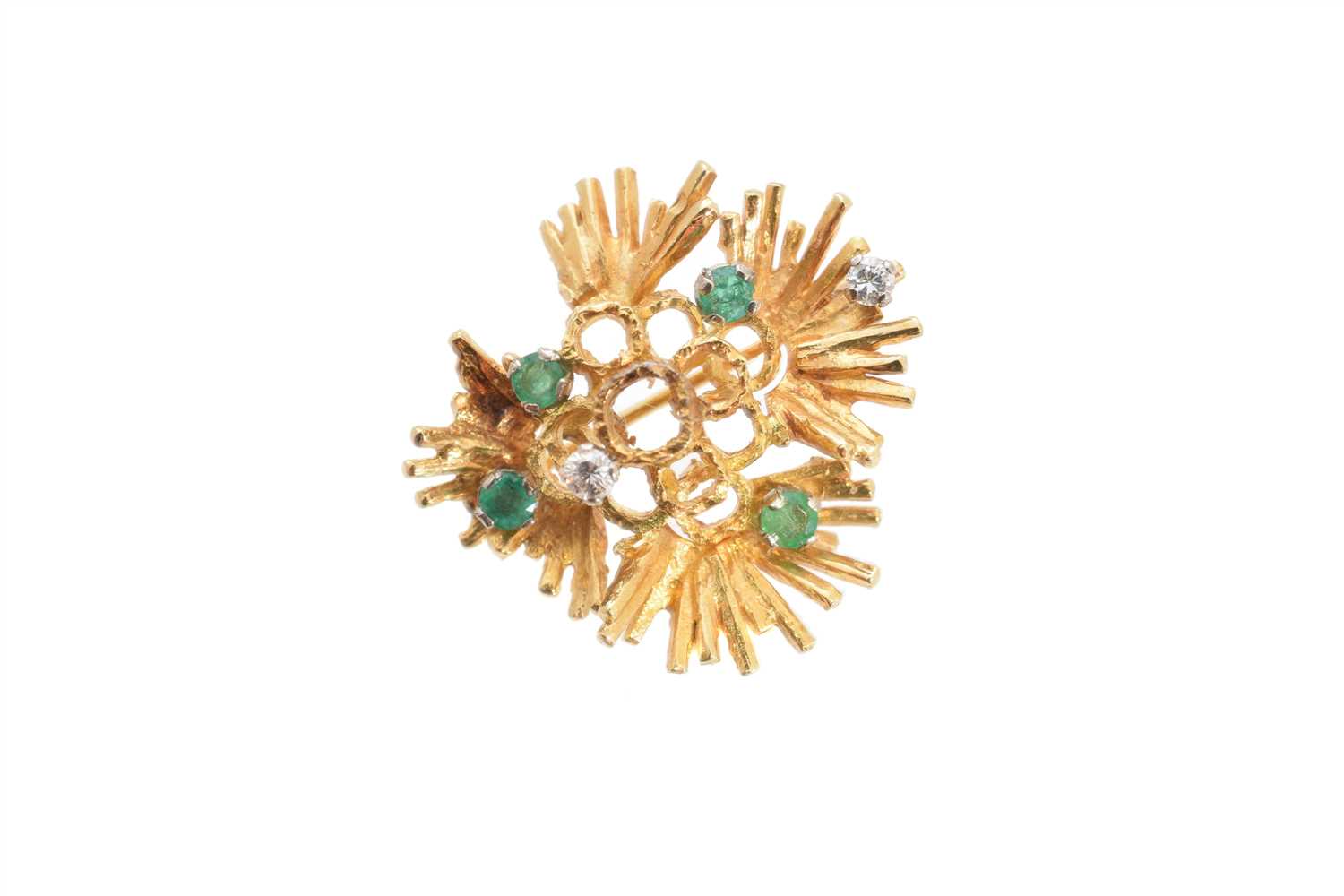 Lot 78 - A 1970s emerald and diamond brooch