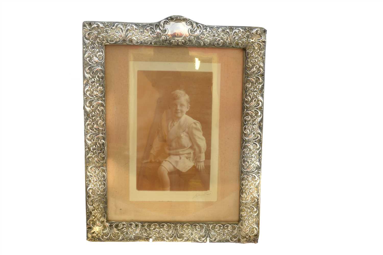 Lot 20 - An Edwardian silver picture frame