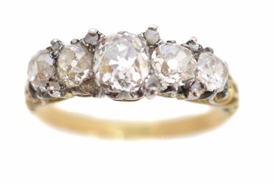 Lot 302 - A late Victorian diamond five stone ring