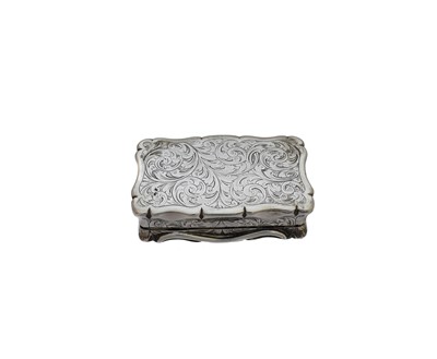 Lot 7 - A Victorian silver snuff box