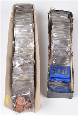 Lot 25 - Assortment of British 20th century coins and a selection of cased sets and commemorative crowns.