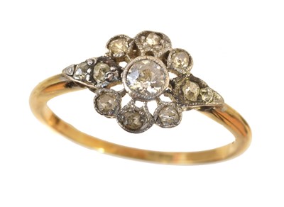 Lot 236 - An early 20th century diamond cluster ring retailed by Wartski