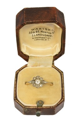 Lot 236 - An early 20th century diamond cluster ring retailed by Wartski
