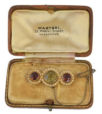 Lot 91 - A tourmaline garnet and split pearl brooch
