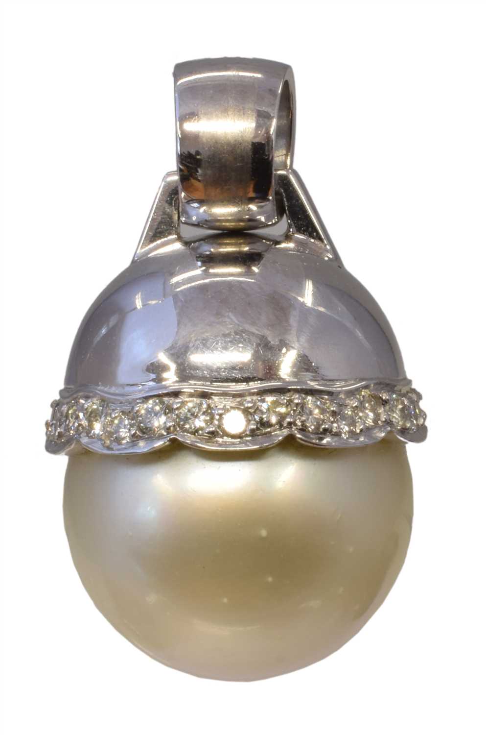Lot 174 - A cultured pearl and diamond pendant