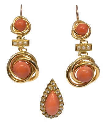 Lot 128 - A selection of coral jewellery